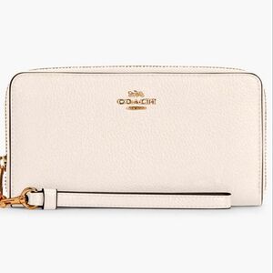 NWT. Coach Long Zip Around Wristlet Wallet.